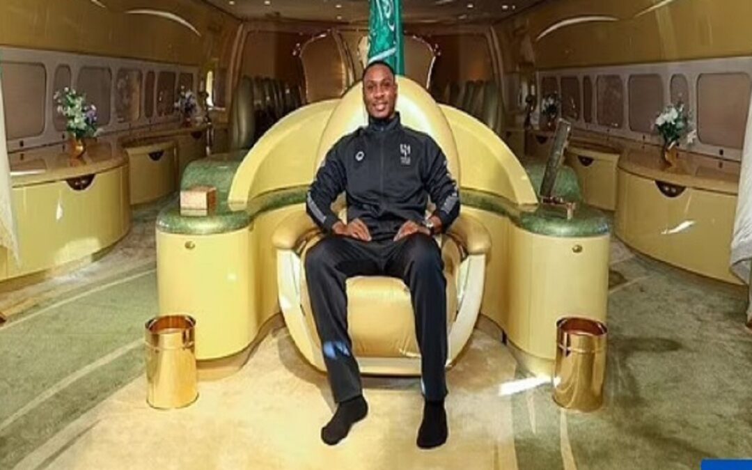 إيغالو يتباهى بطائرة الهلال الفاخرة .. صور