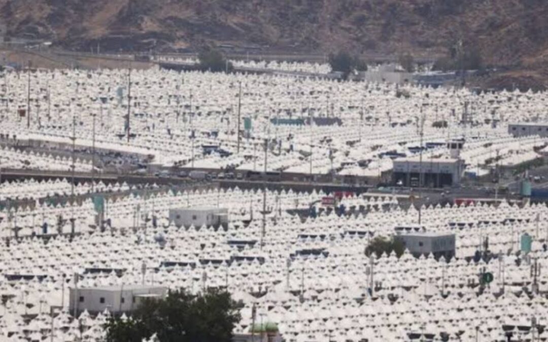 الحجاج يصلون إلى مشعر منى لقضاء أيام التشريق