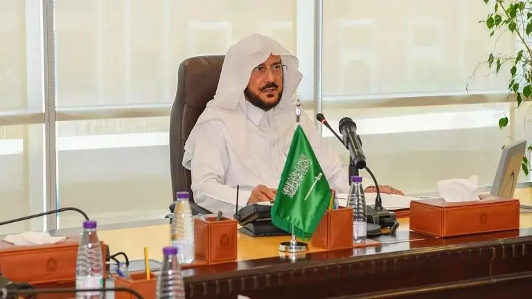 تحديد الوقت والأماكن.. توجيه #عاجل من وزير الشؤون الإسلامية بشأن صلاة العيد