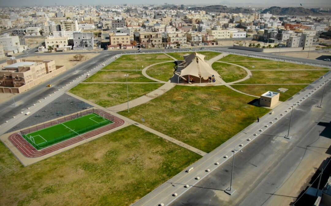 بالصور : الحدائق في بيشة متنفس صحي للأهالي