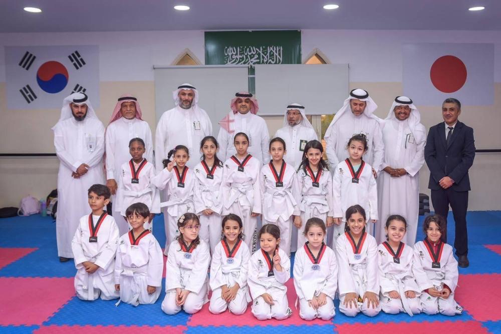 نائب وزير الشؤون البلدية والقروية والإسكان يشيد بتجربة مراكز الأحياء النموذجية