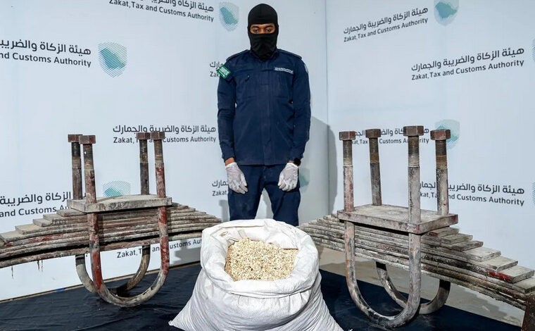 احباط محاولة تهريب 143 ألف حبة “كبتاجون” مخبأة في إحدى الشاحنات