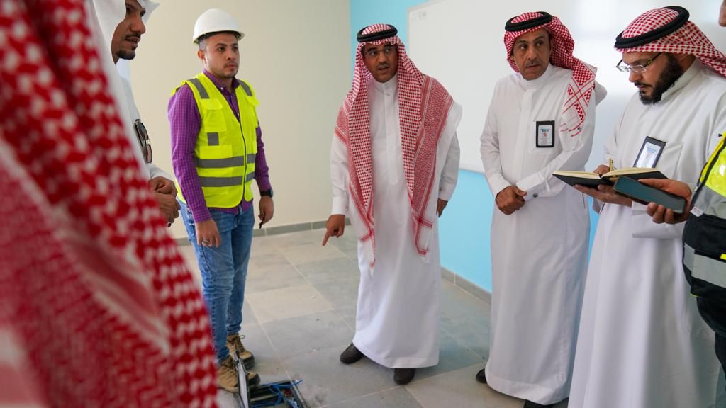 مدير تعليم الطائف يتفقد المشروعات التعليمية بدءً لتشغيلها مع بداية العام الدراسي الجديد