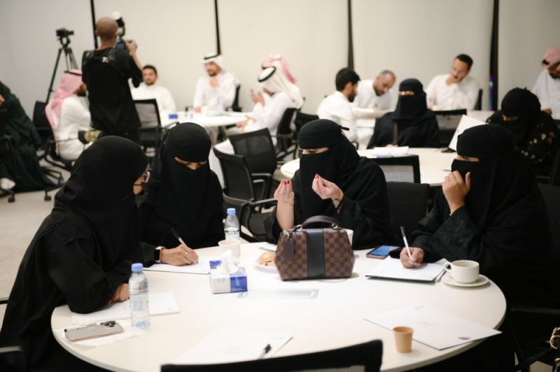 مركز الحوار الوطني و”شؤون الأسرة” يستعرضان أساليب الذكاء العاطفي