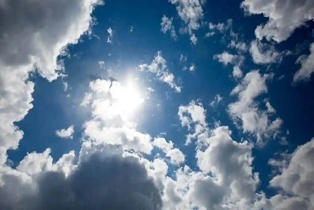 «الأرصاد»: تمنح تراخيص مهنية للأفراد لمزاولة أنشطة الرصد وفق ضوابط معينة