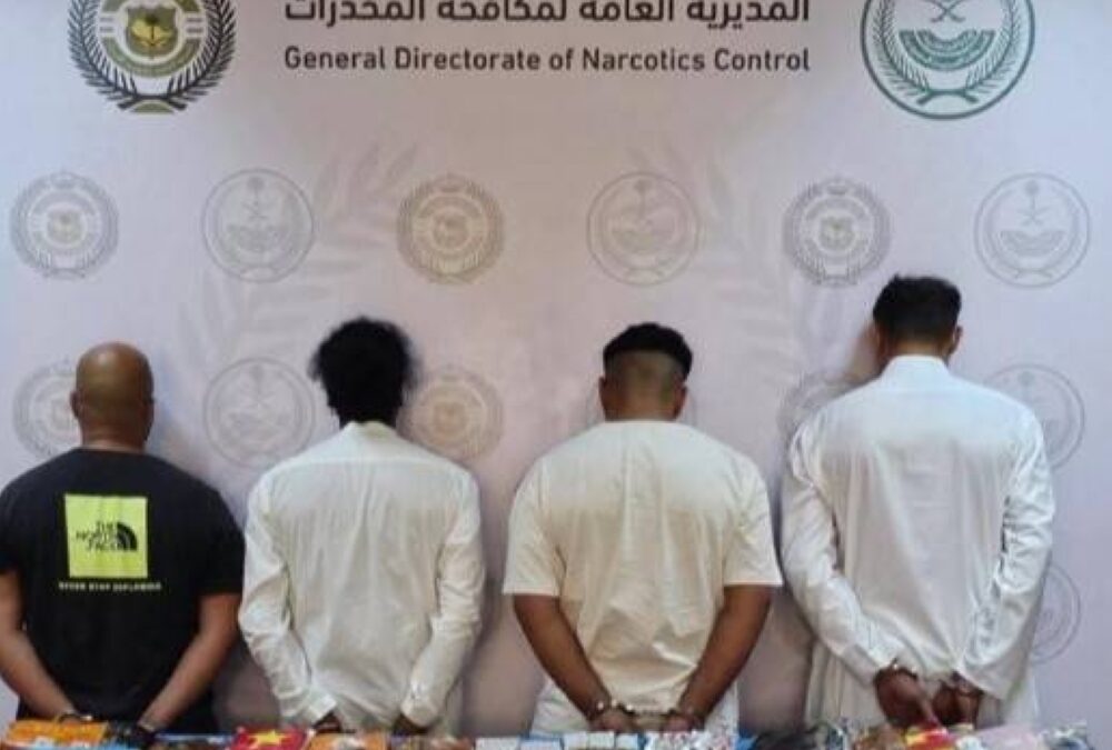 القبض على 4 مواطنين بجدة .. لترويجهم موادًا مخدرة
