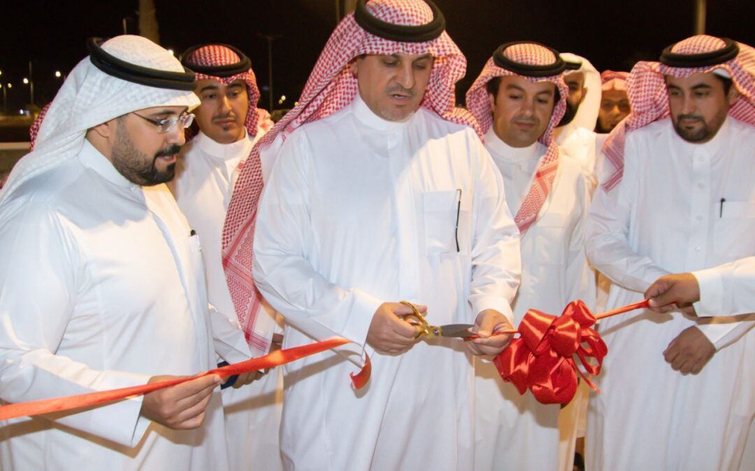 محافظ بيشة يفتتح ممشى الصايرة الواقع في بداية طريق الملك عبدالله بطول 700 متر