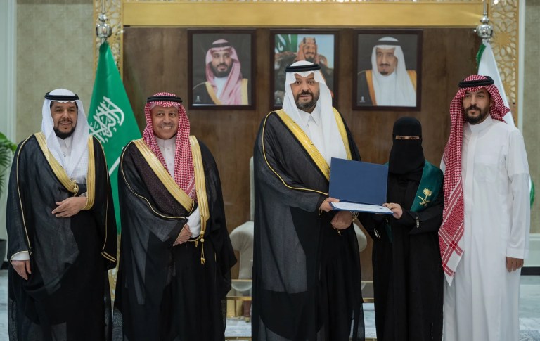 أمير منطقة الحدود الشمالية يهنئ الفائزين بجائزة الأميرة صيتة