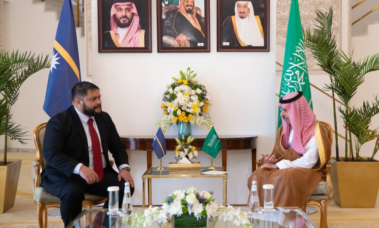 وزير الخارجية يستضيف رئيس جمهورية ناورو في ديوان الوزارة بالرياض