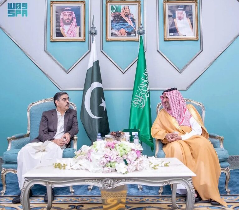أمير منطقة المدينة المنورة يستقبل رئيس وزراء باكستان