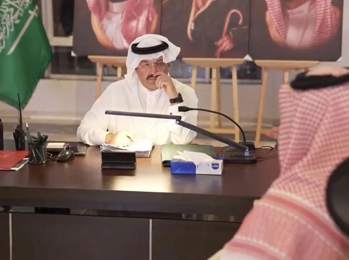 أمير منطقة عسير يستمع إلى شكاوي أهالي محايل ويقدم الحلول