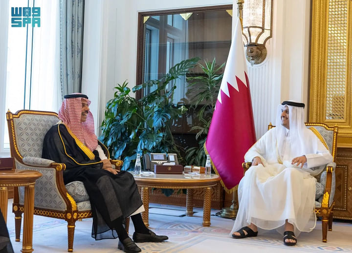 وزير الخارجية السعودي يلتقي برئيس وزراء قطر في الدوحة
