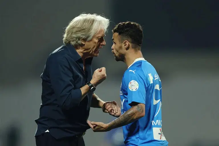 صحف عالمية: ازدياد الضغط على خورخي خيسوس بعد تعثر جديد مع الهلال