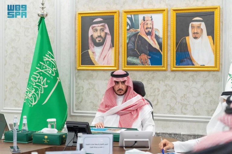 أمير الجوف يتابع سير أعمال مطار الجوف الجديد
