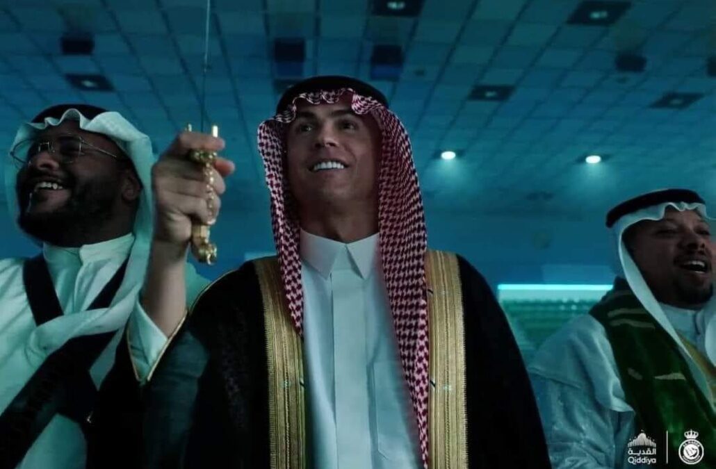 نجوم الكرة العالمية يتزيَّنون بالزي السعودي احتفاء باليوم الوطني السعودي