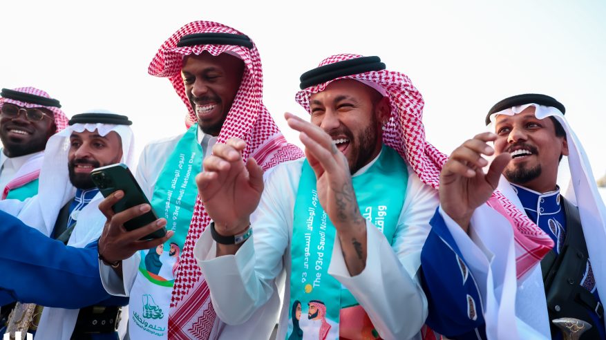 محترفو الهلال بينهم “نيمار وميتروفيتش” يحتفلون باليوم الوطني السعودي الـ93