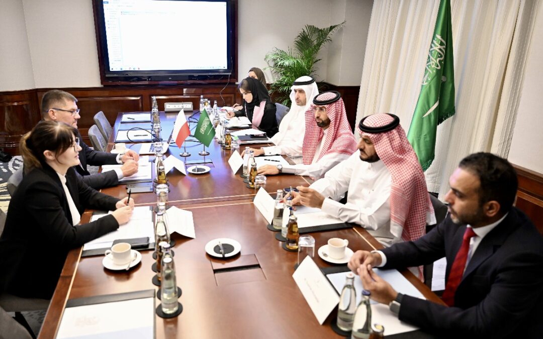 الغذاء والدواء” تبحث تعزيز سلامة المنتجات وتيسير الإجراءات مع المفتشية البيطرية البولندية