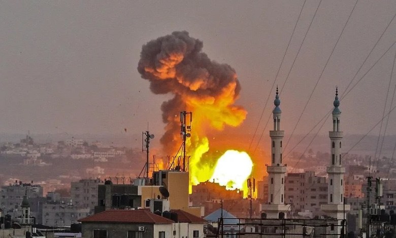استشهاد فلسطينيين إثر غارات جوية للعدو الصهيوني على شرق قطاع غزة