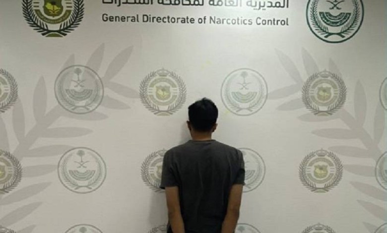 القبض على مواطن في منطقة القصيم لترويجه مادتي الحشيش والإمفيتامين المخدرتين