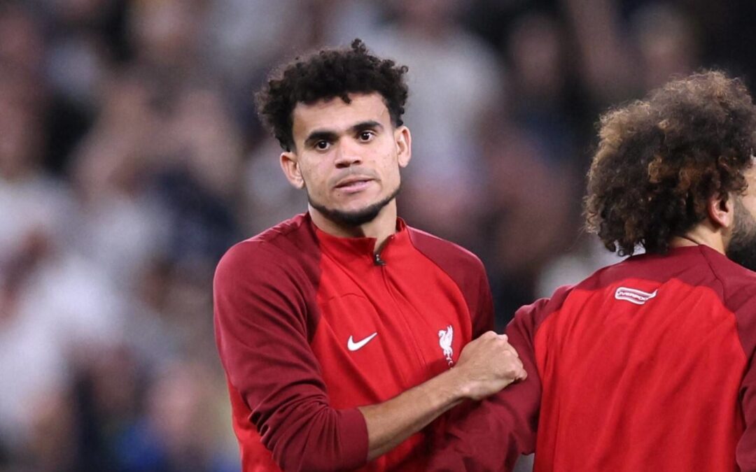 عصابة تختطف والدي نجم ليفربول من محطة وقود