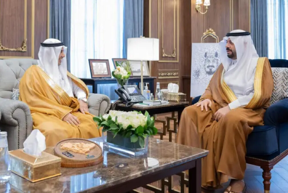 أمير الحدود الشمالية يستقبل رئيس جامعة الحدود الشمالية المكلف حديثا