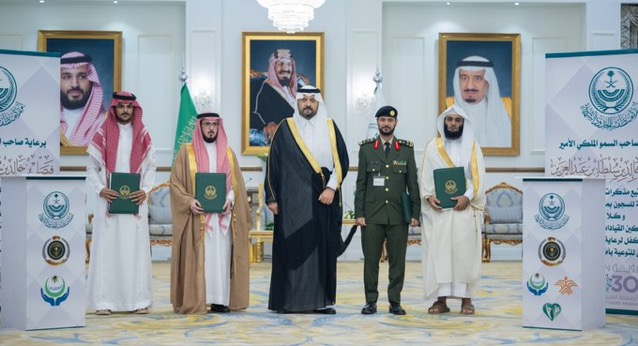 أمير الحدود الشمالية يشهد توقيع اتفاقيات تعاون بين سجون المنطقة وعددٍ من الجمعيات