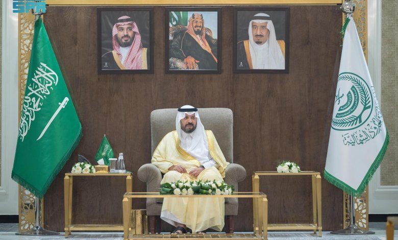 أمير الحدود الشمالية يستضيف منسوبي التعليم بالمنطقة بمناسبة يوم المعلم