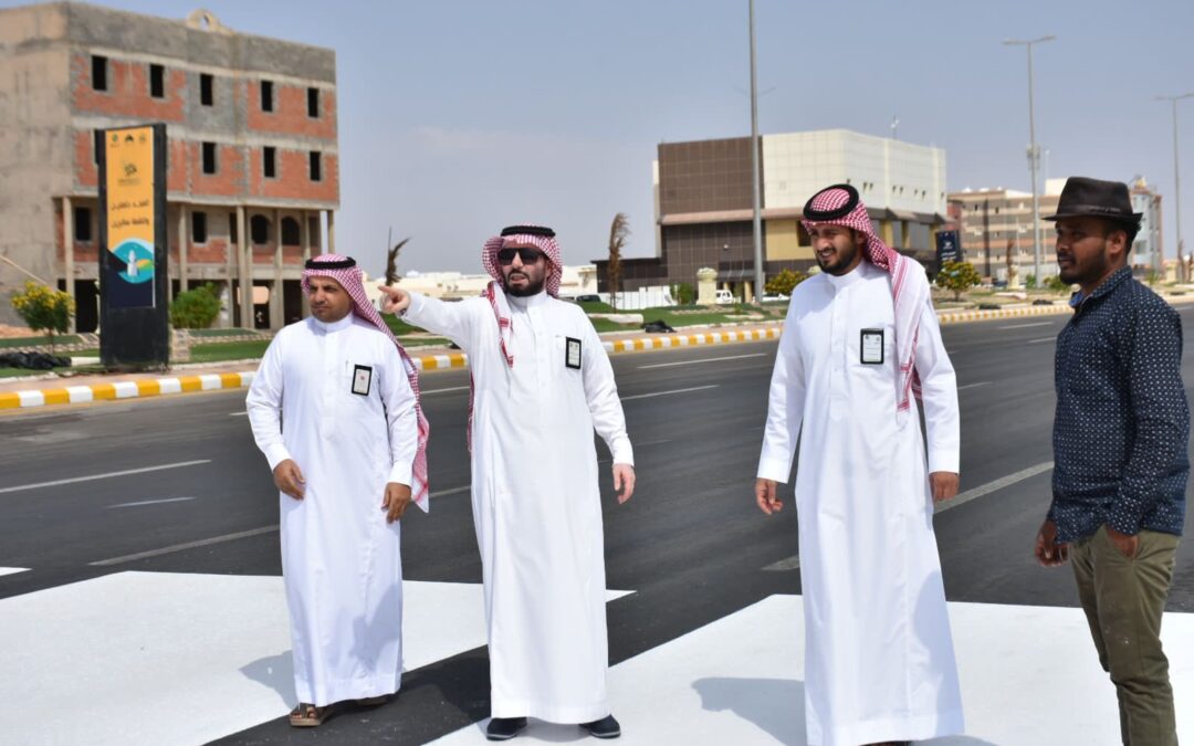 رئيس بلدية طريف يتفقد أعمال طريق الأمير عبد الله بن مساعد