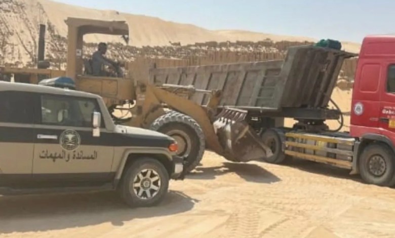 القبض على مخالفين لنظام البيئة باستغلالهما الرواسب دون ترخيص بالمنطقة الشرقية