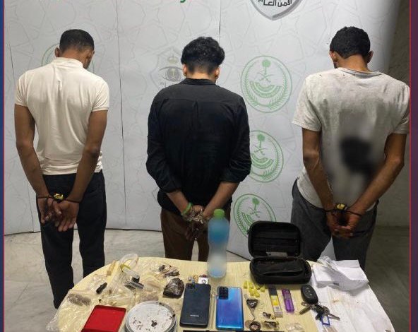 شرطة الأحساء تضبط 3 مواطنين لترويجهم موادًا وأقراصا مخدرة