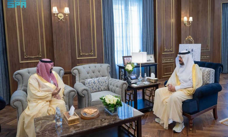 أمير الحدود الشمالية يستضيف مدير جمارك جديدة عرعر المعين حديثا