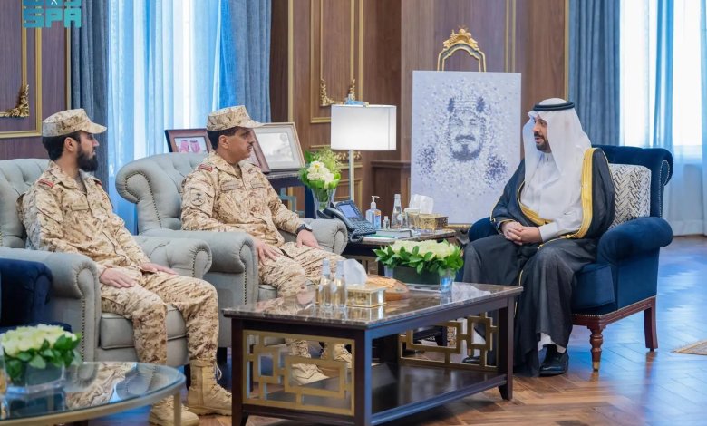 أمير الحدود الشمالية يستقبل قائد لواء الملك عبد الله بن عبد العزيز الآلي بوزارة الحرس الوطني