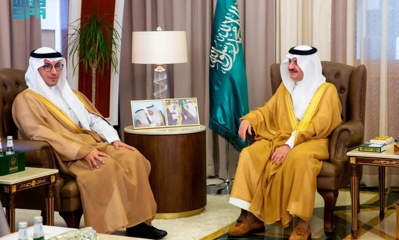 أمير المنطقة الشرقية يستضيف أعضاء الجمعية الخيرية “أفلاذ”
