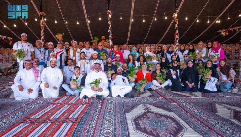 150 متطوعا من 20 دولة عربية يزرعون ألف شتلة بمحمية الملك عبد العزيز