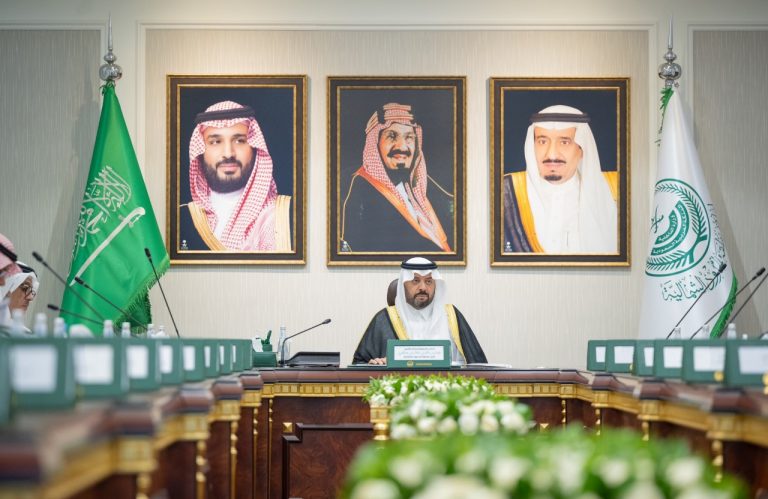 أمير منطقة الحدود الشمالية يرأس اجتماع لجنة الدفاع المدني الرئيسية بالمنطقة