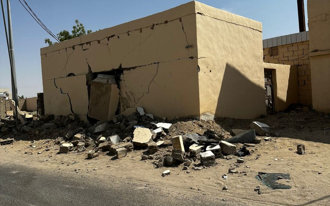 أهالي مركز العطف .. يناشدون الجهات المختصة …بيوتنا في خطر