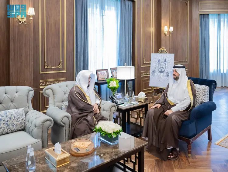 أمير الحدود الشمالية يتسلّم التقرير السنوي لفرع هيئة الأمر بالمعروف بالمنطقة