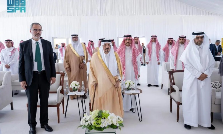 أمير الرياض يضع حجر الأساس لمشروع “وارفة” للإسكان شرق العاصمة