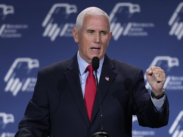 مايك بنس .. يعلق حملته الانتخابية وينسحب من الانتخابات الأمريكية