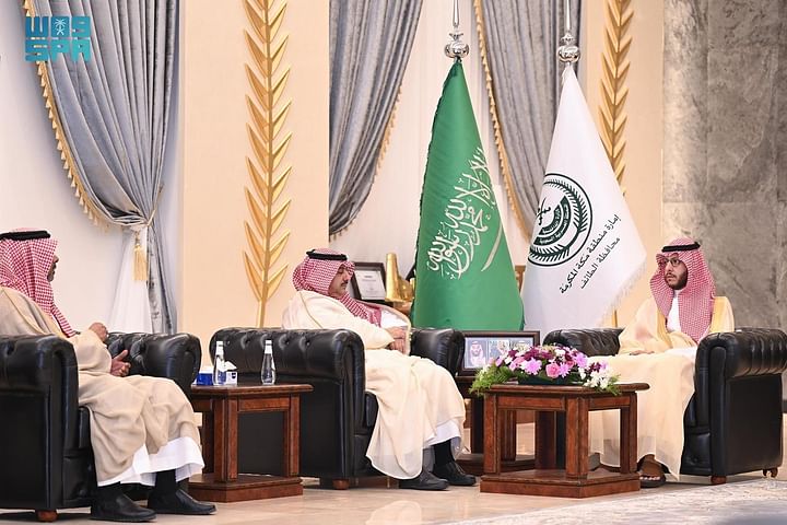 محافظ الطائف .. يستضيف مجلس إدارة نادي عكاظ ويبدي دعمه للنادي