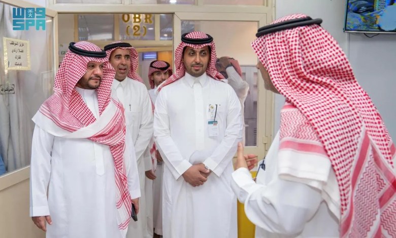 مساعد وزير الموارد البشرية يتابع سير الأعمال في فرع الوزارة بالقصيم