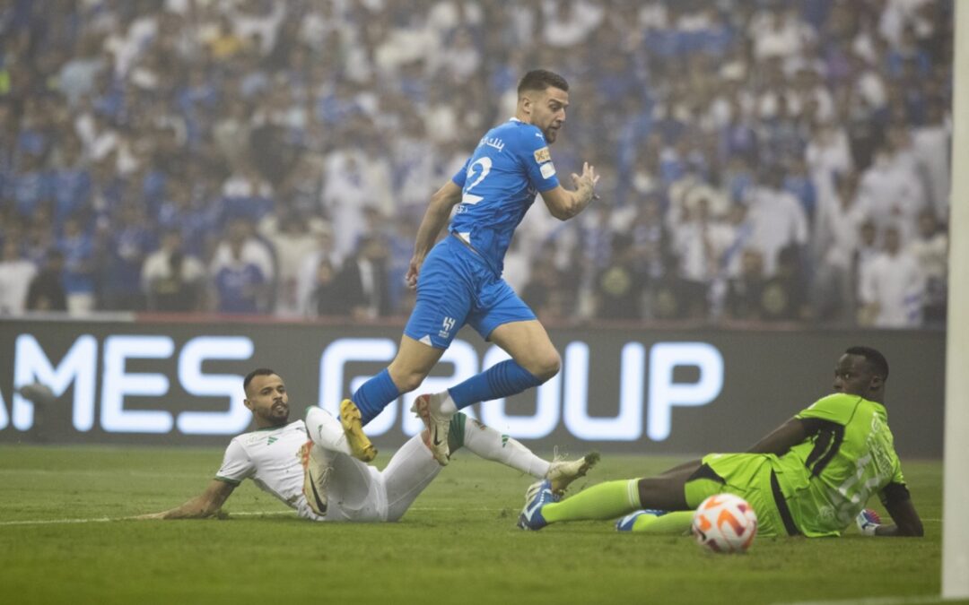 الهلال يؤكد على استحقاقه الصدارة بعد ثلاثيته في الأهلي