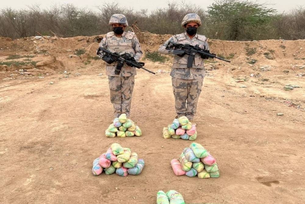 ضبط 5 يمنيين لمحاولتهم تهريب 75 كغم من نبات القات المخدر بمنطقة جازان