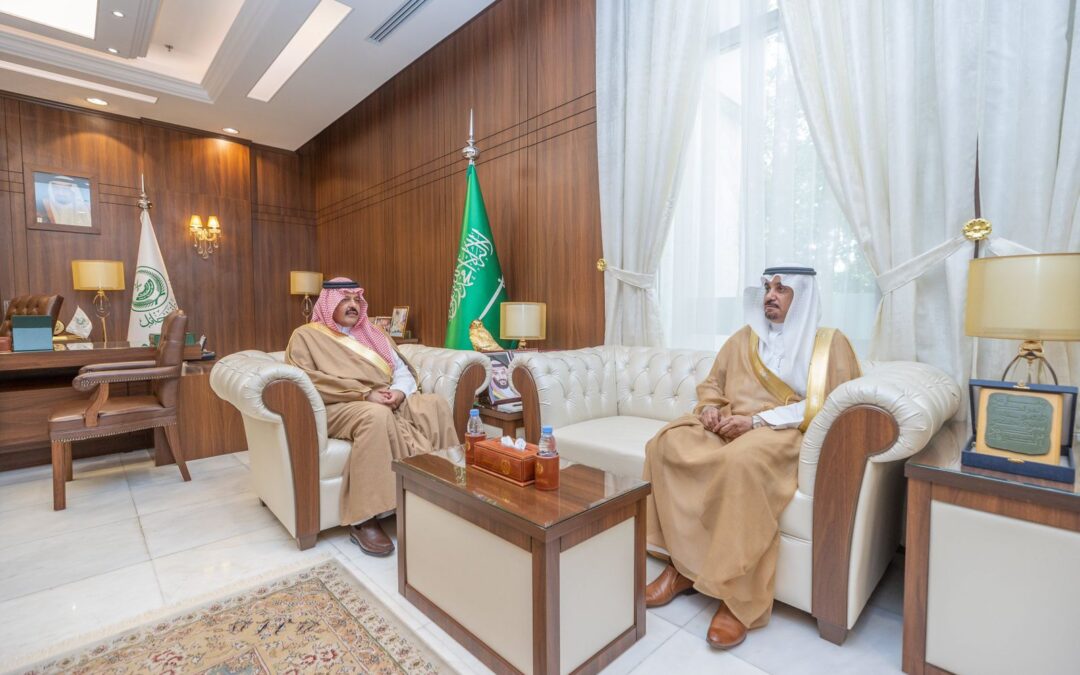 سمو الأمير ‬⁩عبد العزيز بن سعد يتسلم التقرير السنوي لجامعة حائل