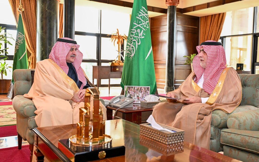 أمير تبوك يطلع على تقرير بداية الفصل الدراسي الثاني