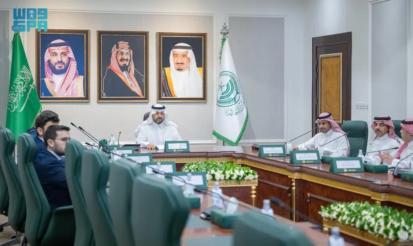 أمير الحدود الشمالية يرأس اجتماع الفريق الفني بالمكتب الاستراتيجي لتطوير المنطقة