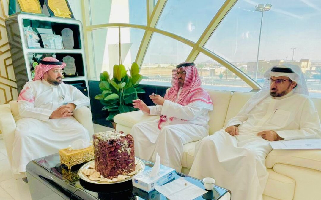 وفد من جمعية البر “إيتاء” يلتقي رئيس بلدية بيشة