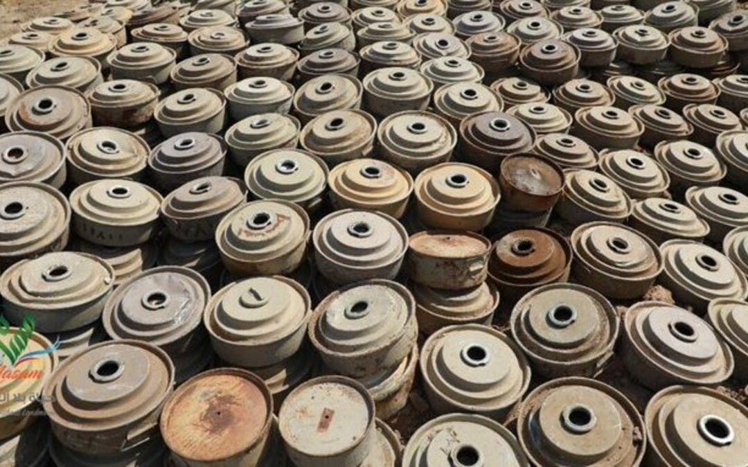 خلال أسبوع .. إغاثيو الملك ينتزعون 637 لغمًا باليمن