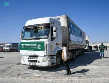 4 شاحنات إغاثية سعودية تصل غزة اليوم