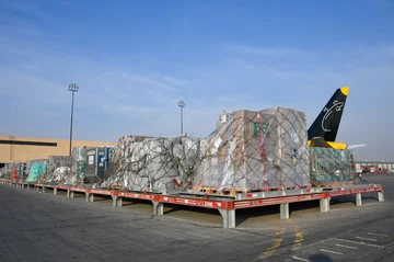 الطائرة الخامسة لإغاثة أهالي غزة تغادر الرياض إلى مطار العريش المصري